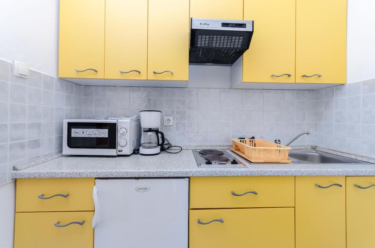 Apartments Anica J โลปาร์ ภายนอก รูปภาพ