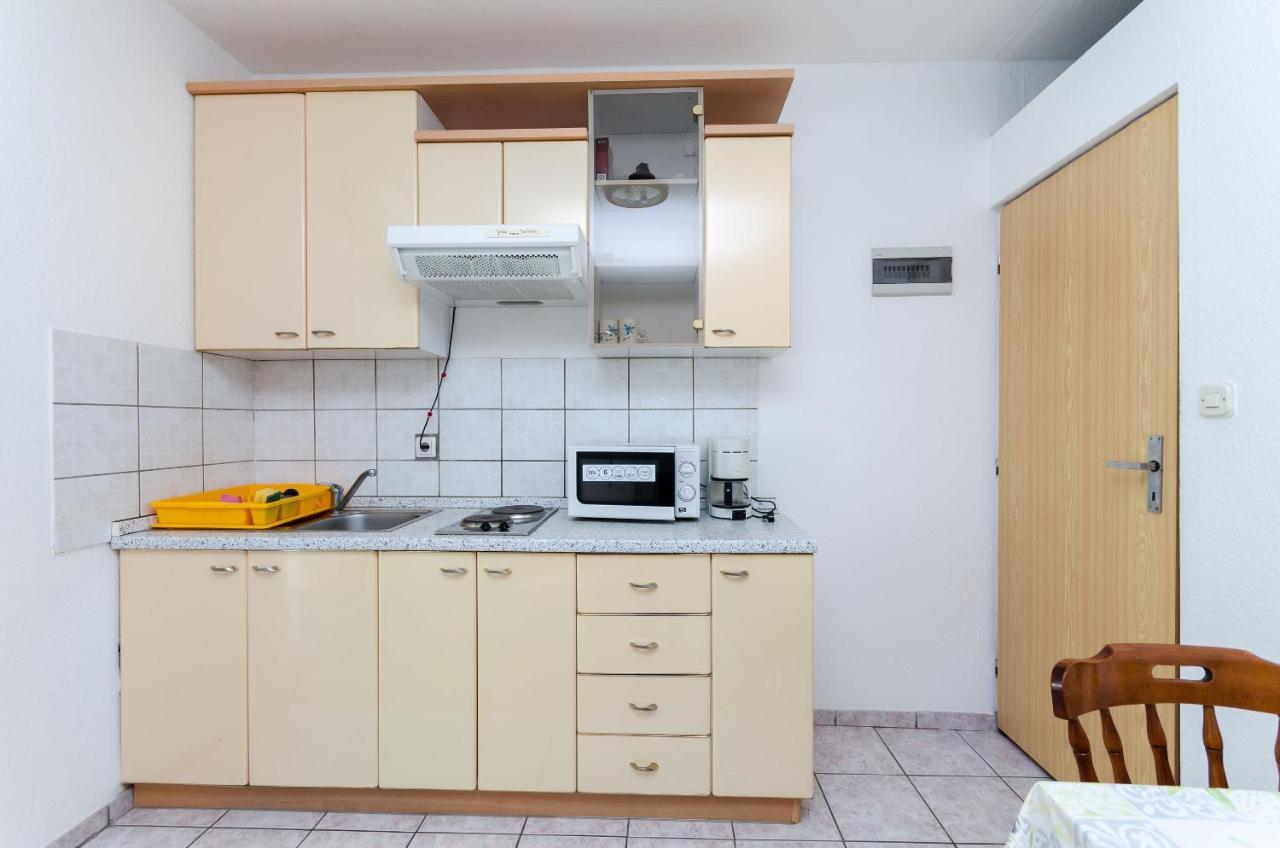 Apartments Anica J โลปาร์ ภายนอก รูปภาพ