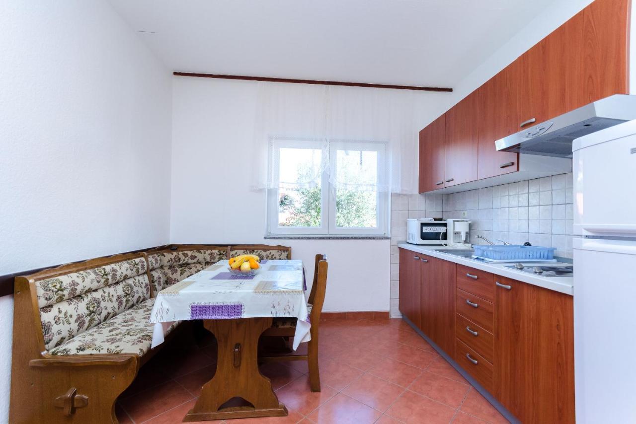 Apartments Anica J โลปาร์ ภายนอก รูปภาพ