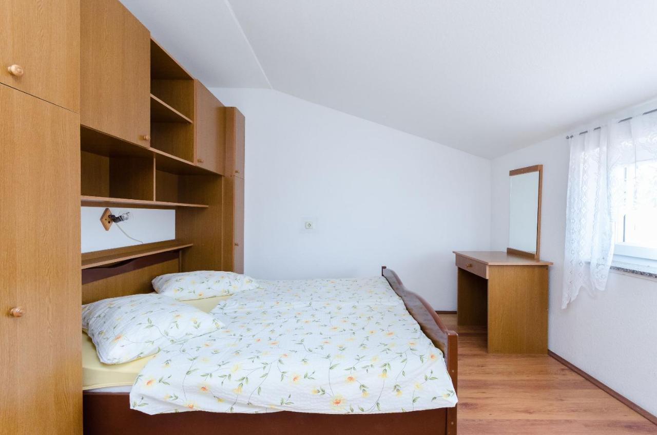 Apartments Anica J โลปาร์ ภายนอก รูปภาพ