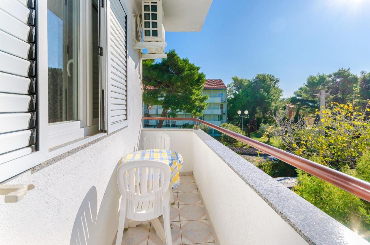 Apartments Anica J โลปาร์ ภายนอก รูปภาพ