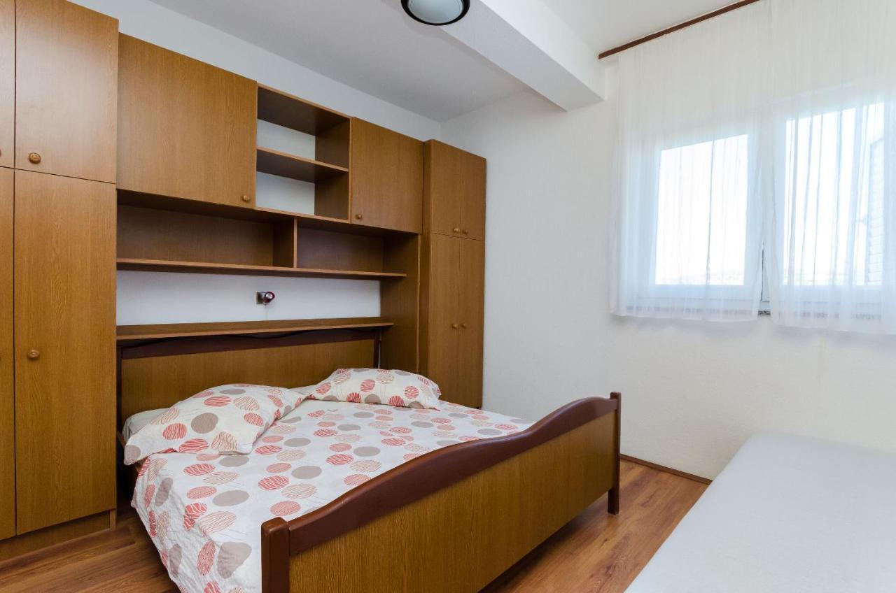 Apartments Anica J โลปาร์ ภายนอก รูปภาพ