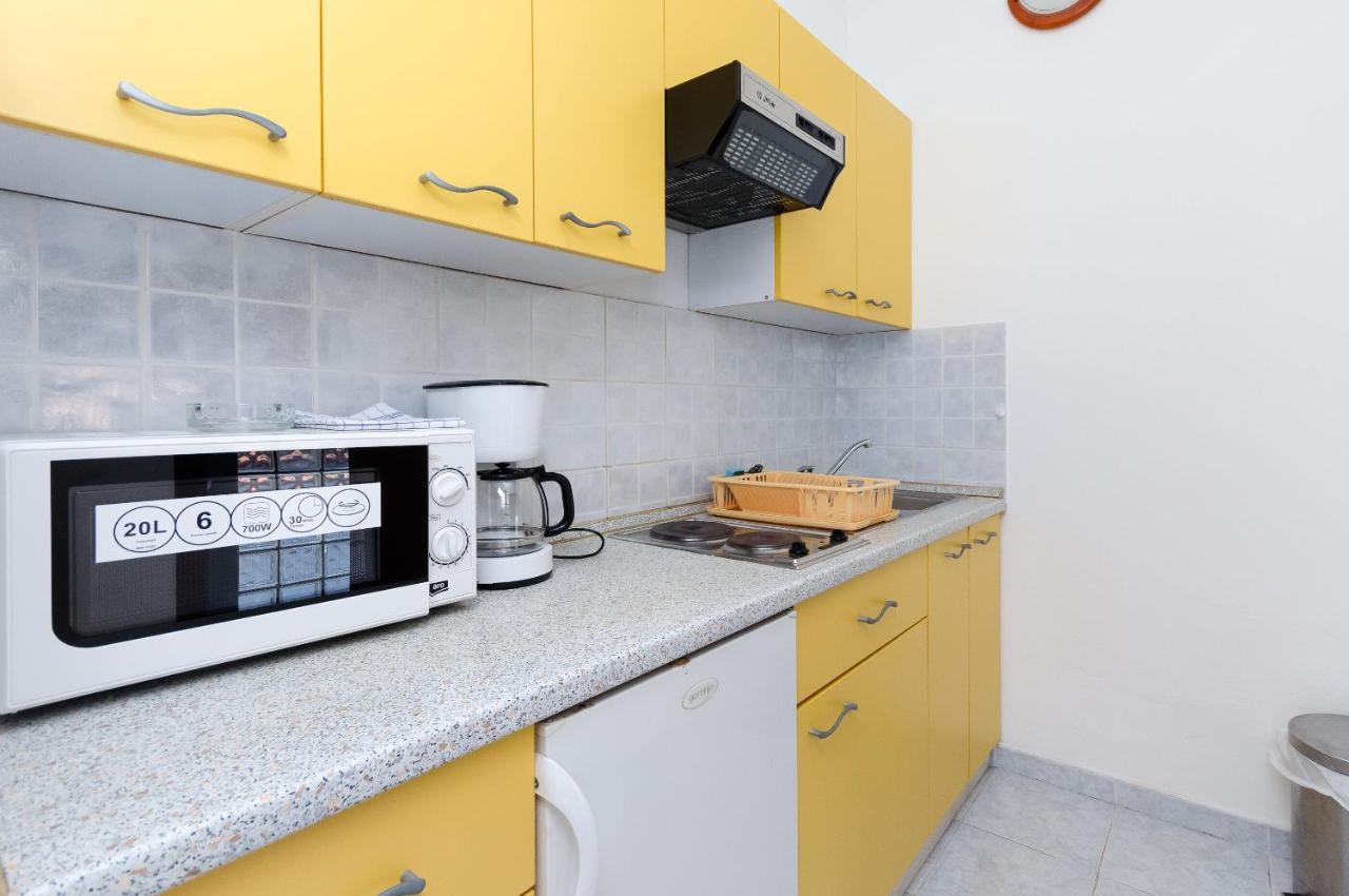 Apartments Anica J โลปาร์ ภายนอก รูปภาพ