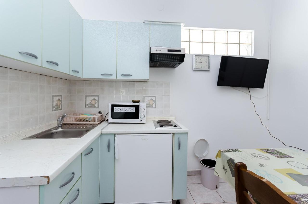 Apartments Anica J โลปาร์ ภายนอก รูปภาพ