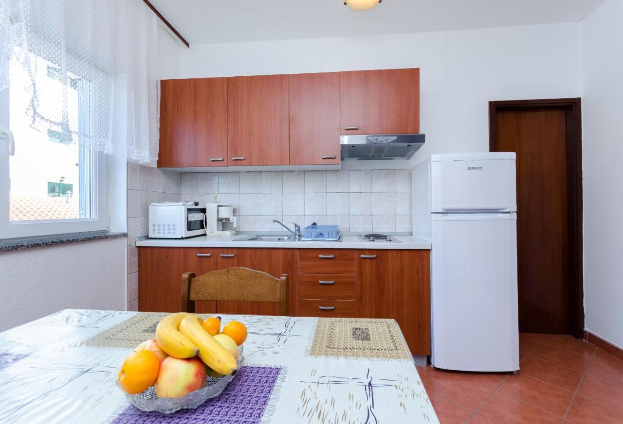 Apartments Anica J โลปาร์ ภายนอก รูปภาพ
