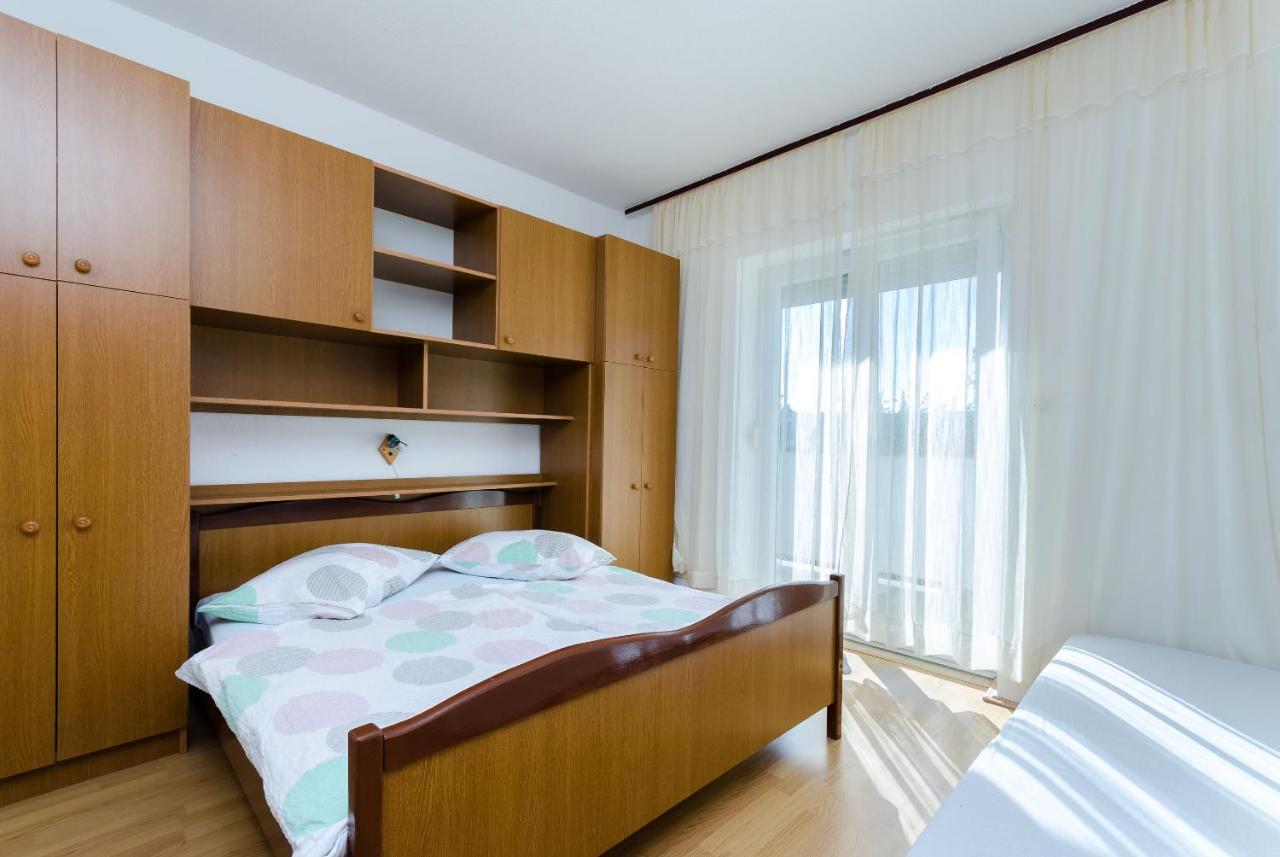 Apartments Anica J โลปาร์ ภายนอก รูปภาพ
